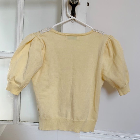 Soft Yellow Collared Puff Sleeve Top - Picture 2 of 2